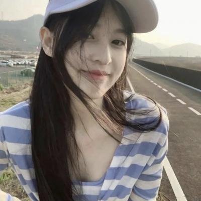 年轻女人